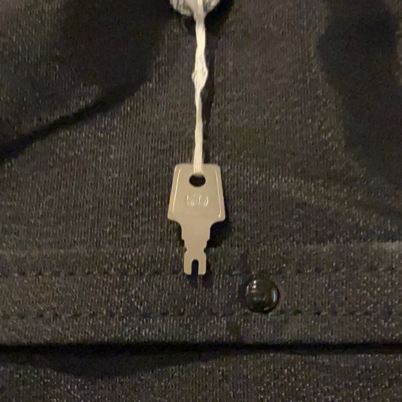 Burberry garment bag with keys authenticity car - Picture 9 of 10